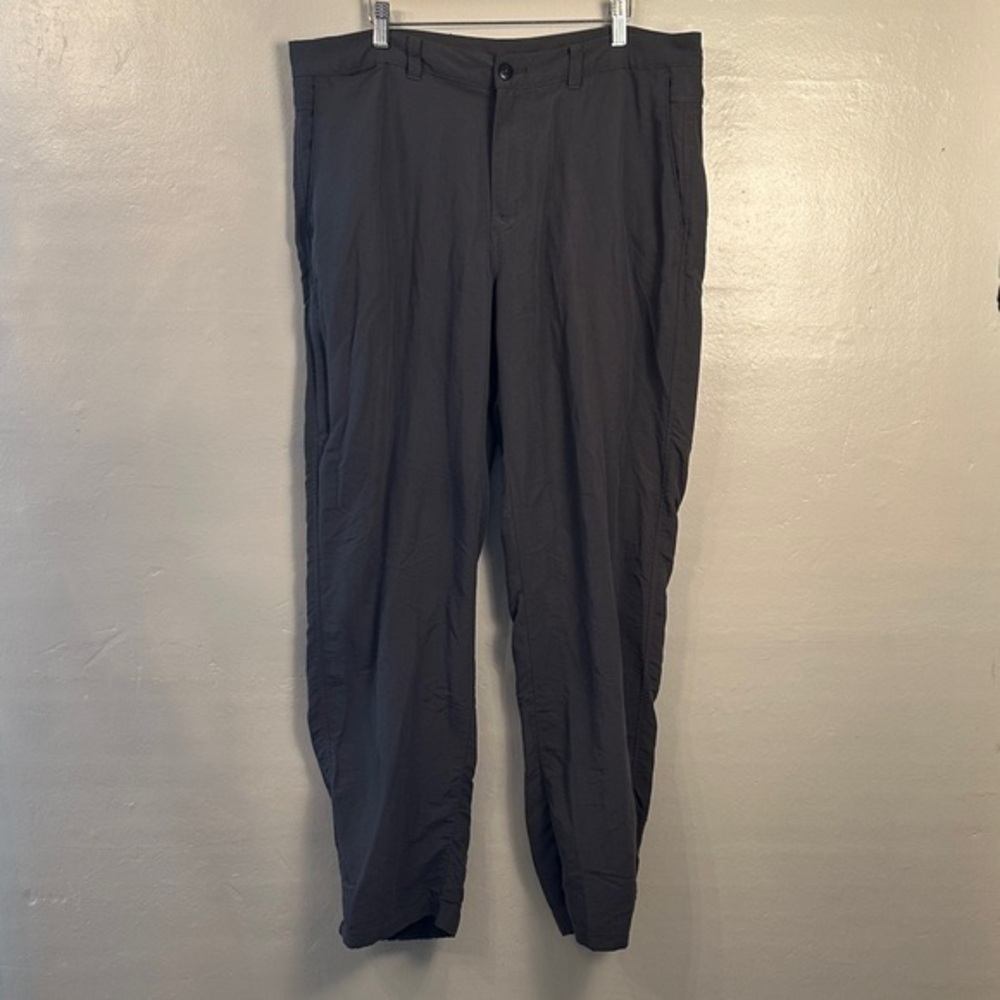 REI men’s pants 38x34 green khaki color